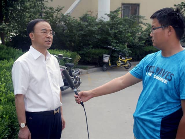 山東天意機(jī)械董事長(zhǎng)劉洪彬作為基層共產(chǎn)黨員，今天接受了當(dāng)?shù)赜浾叩牟稍L